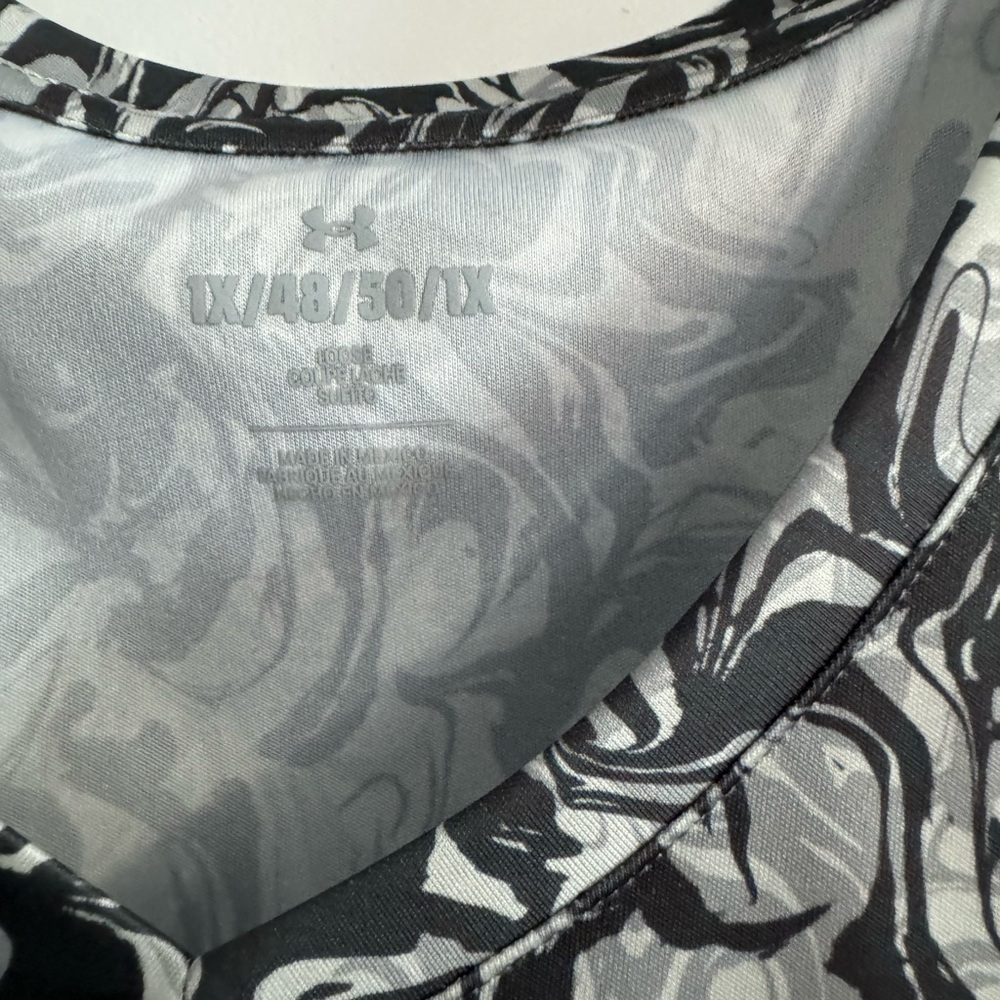 Under Armor Women’s 1X Black, Gray, White Print Shirt - Picture 3 of 10